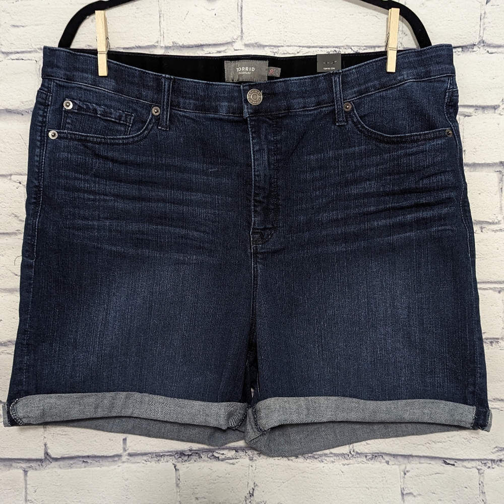 Torrid Sky High Premium Stretch High-Rise Denim Jeans Shorts Women's Size 20 NWT